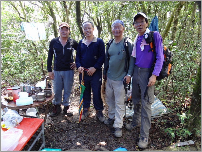 2012-05-05 10-29-36山頂休息區巧遇台船山友.JPG